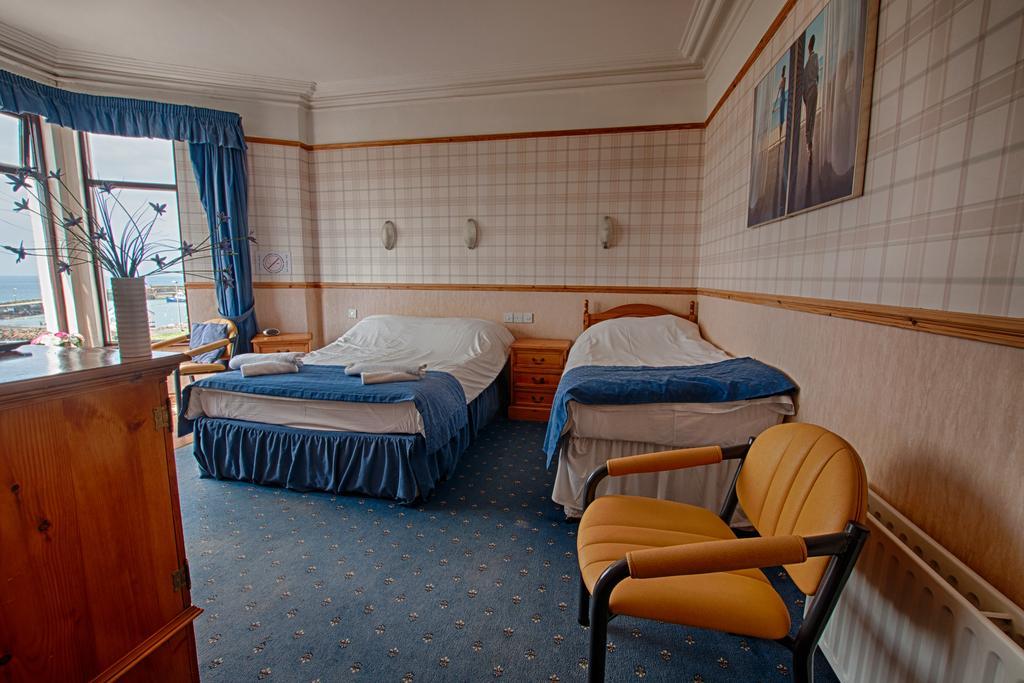 Harbour Heights B&B Портръш Стая снимка